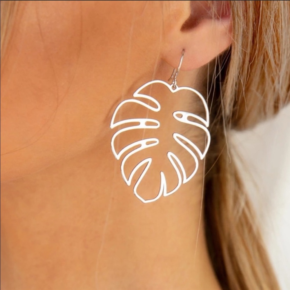 NEW🌸 Palm Leaf Earrings